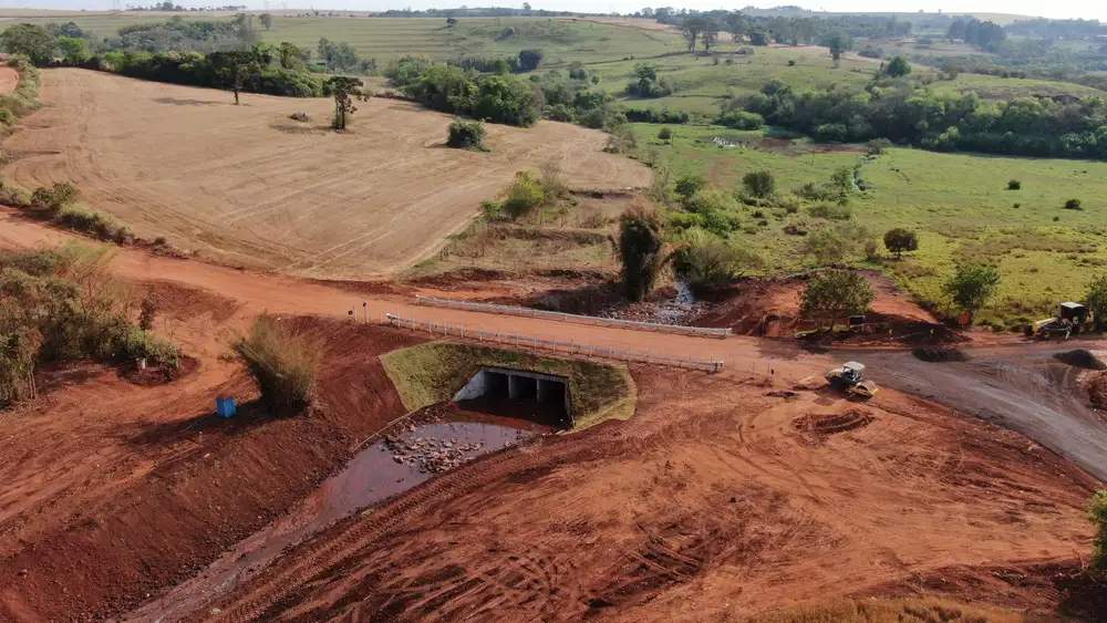 Aerial view of a construction site surrounded by fields and greenery in Jardim Paris, Brazil.