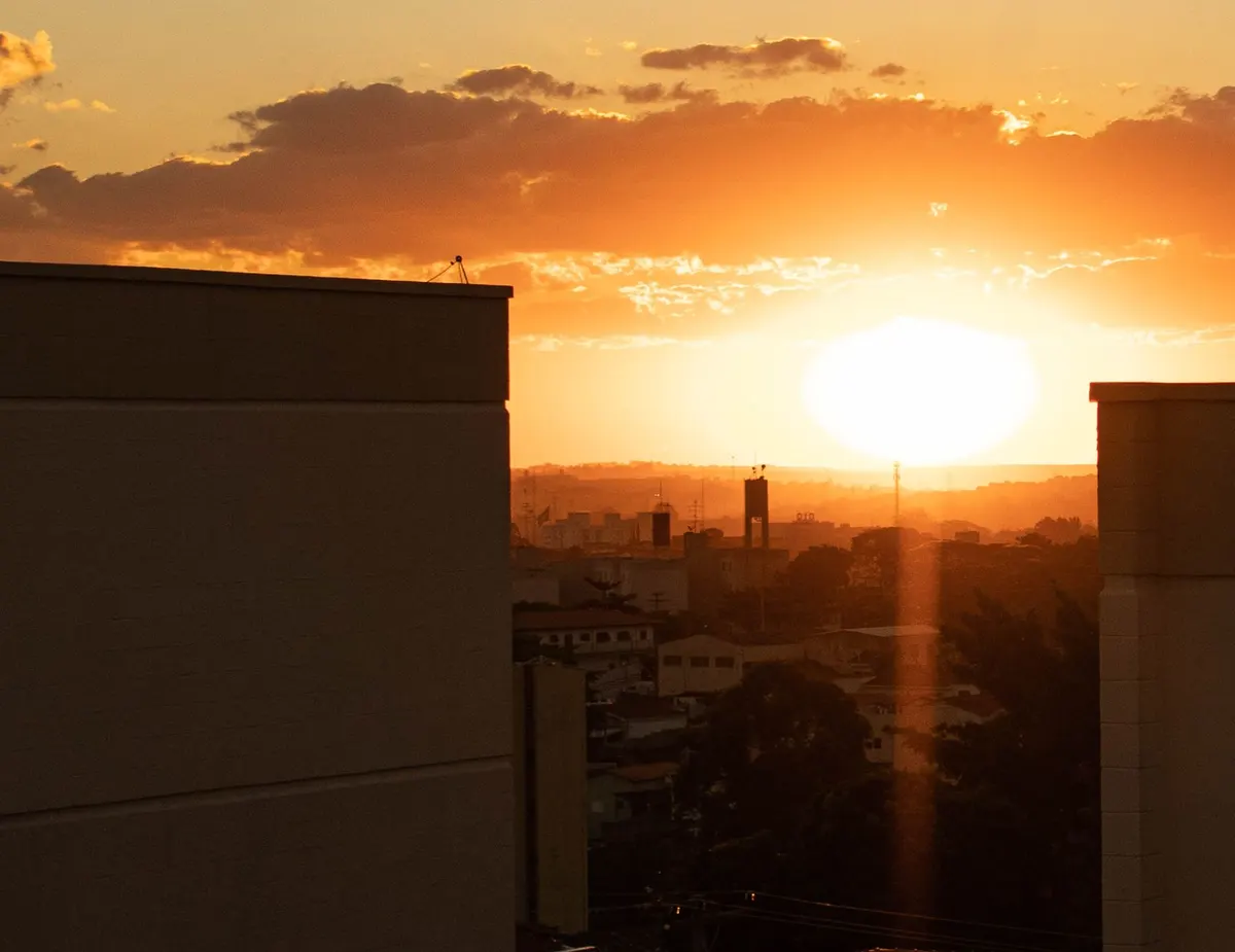 Captivating sunset over city skyline with vibrant orange hues during golden hour.