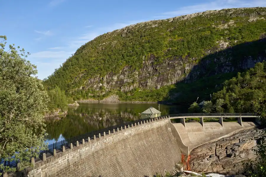 Como regularizar barragem já construída sem licença em São Paulo?