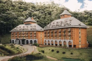 Hotel com poço artesiano: quais análises de água são obrigatórias?